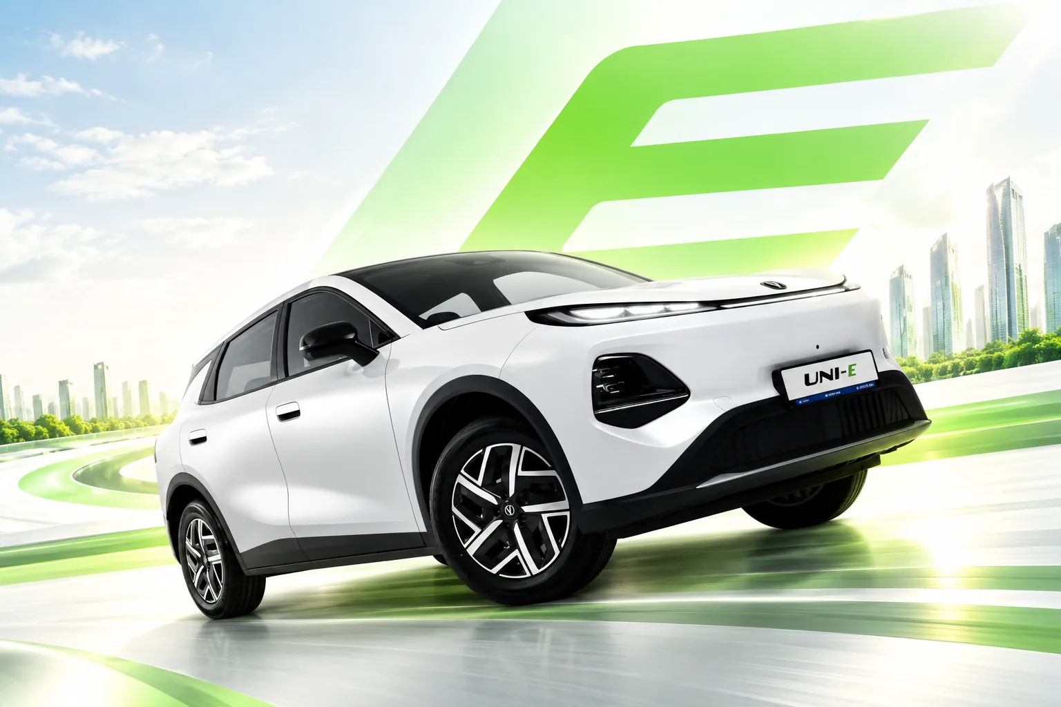 Белый Changan UNI-E в движении — тест-драйв